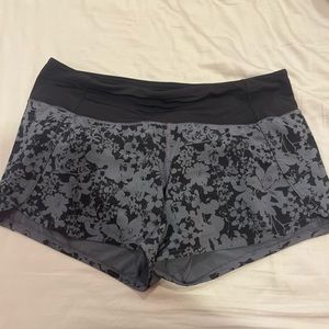 size eight lululemon speed up shorts in the black and grey flower shorts